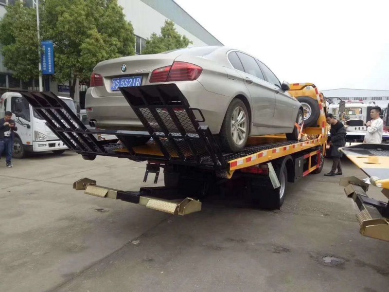 東風大多利卡一拖二清障車